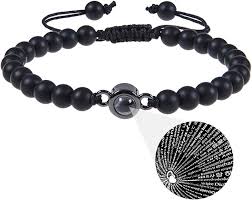 Ouran Armband mit Mikro-Nano-Projektor: 'Ich liebe dich' in 100 Sprachen